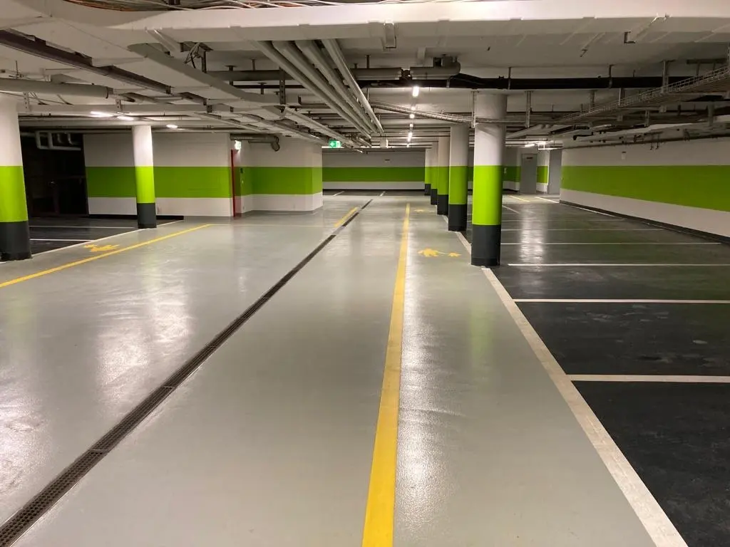 Professionell beschichtete Einstellhalle